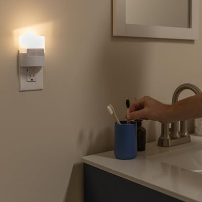 GE LED Motion Sensor Night Light, Plug into wall, 40 Lumens, Soft White, UL-Certified, Energy Efficient, Ideal Nightlight for Bedroom, Bathroom, Kitchen, Hallway, 46632, White, 2 Pack (2 Pack, White 40 Lumens)